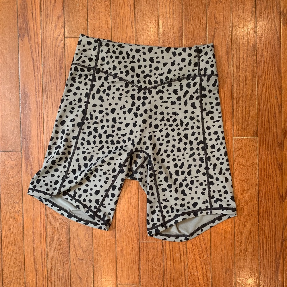 Balance Athletica Midnight Snow Leopard Rider Short Medium